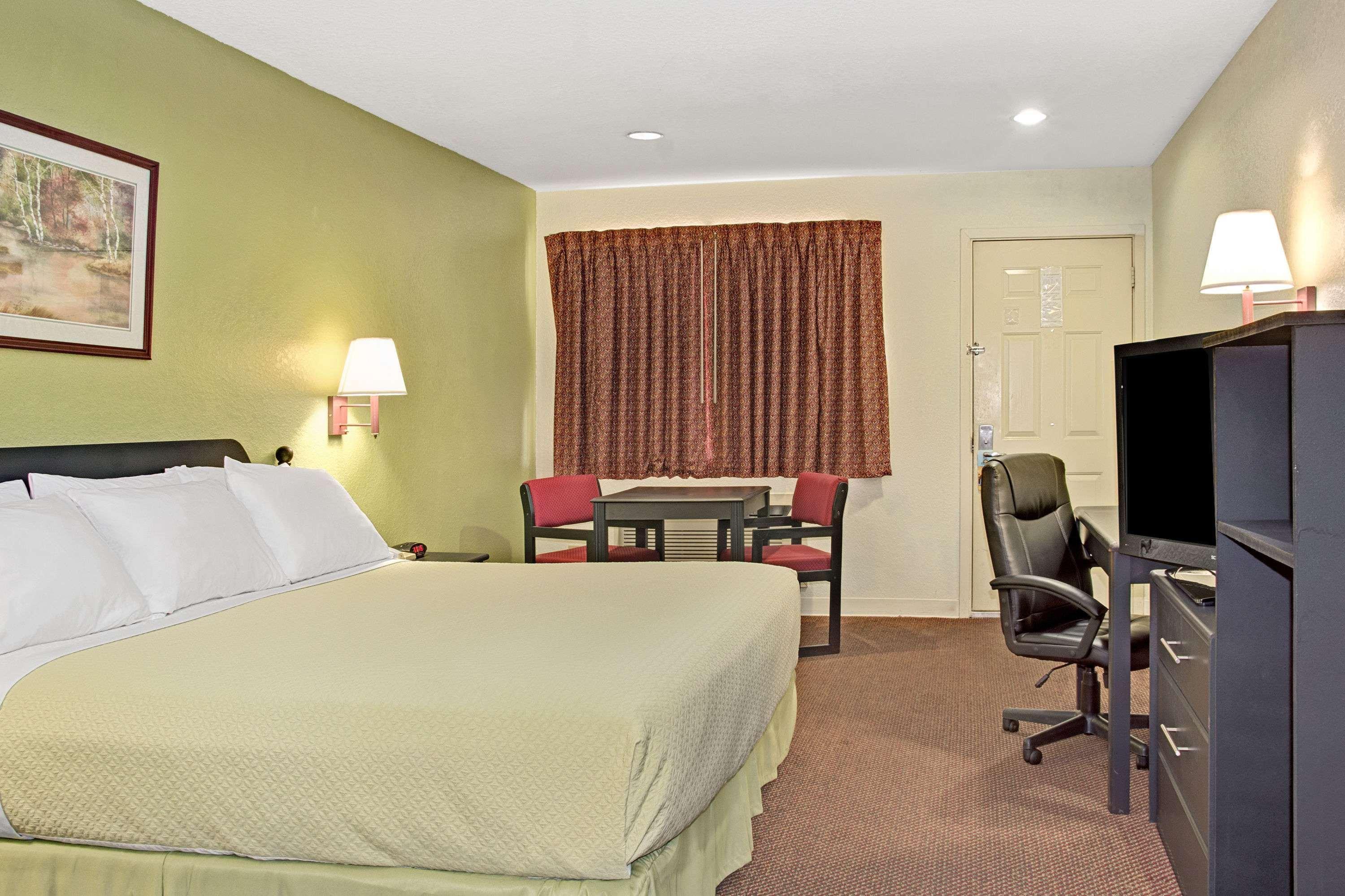 Days Inn By Wyndham El Campo Tx Bagian luar foto