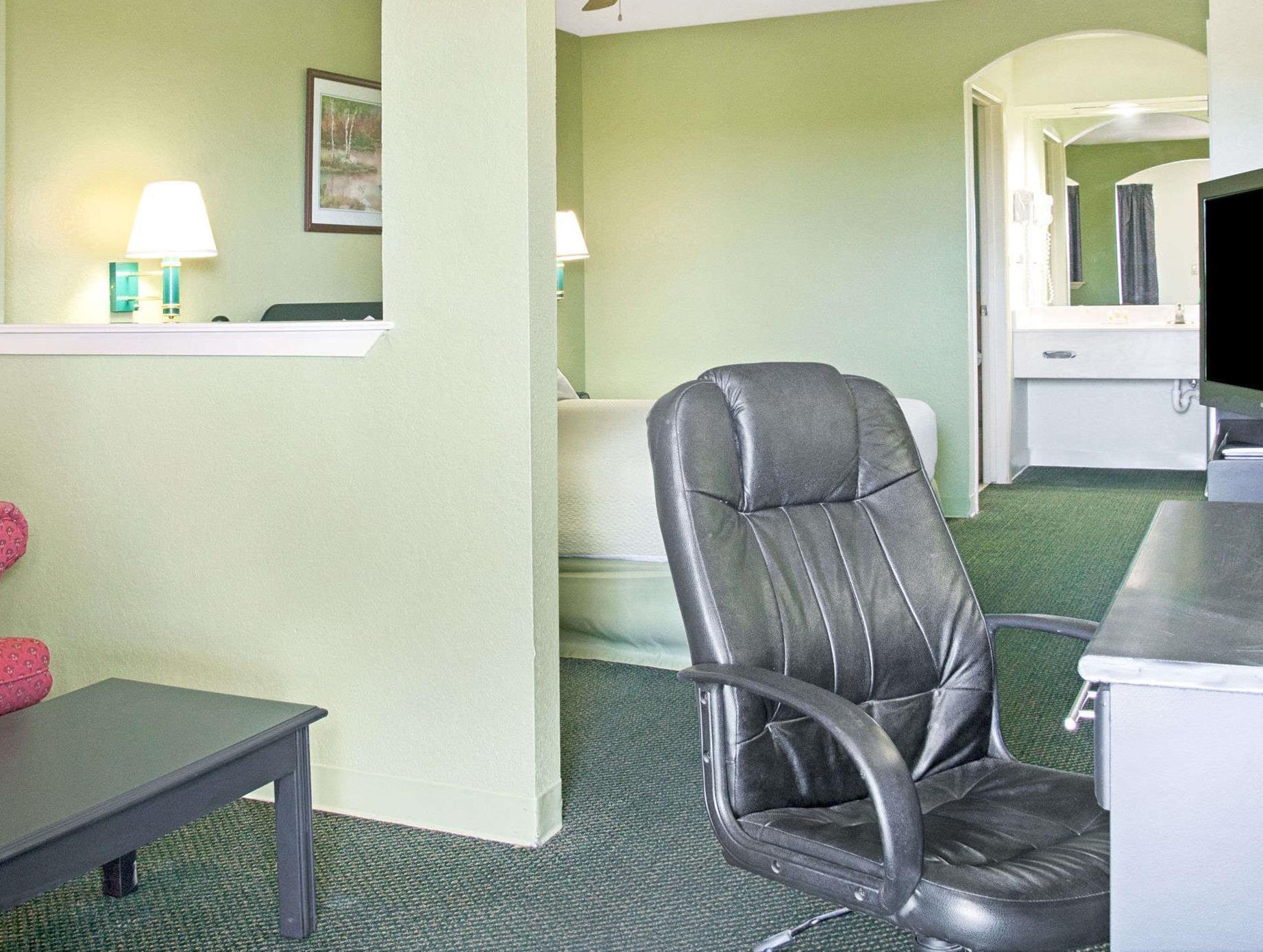 Days Inn By Wyndham El Campo Tx Bagian luar foto