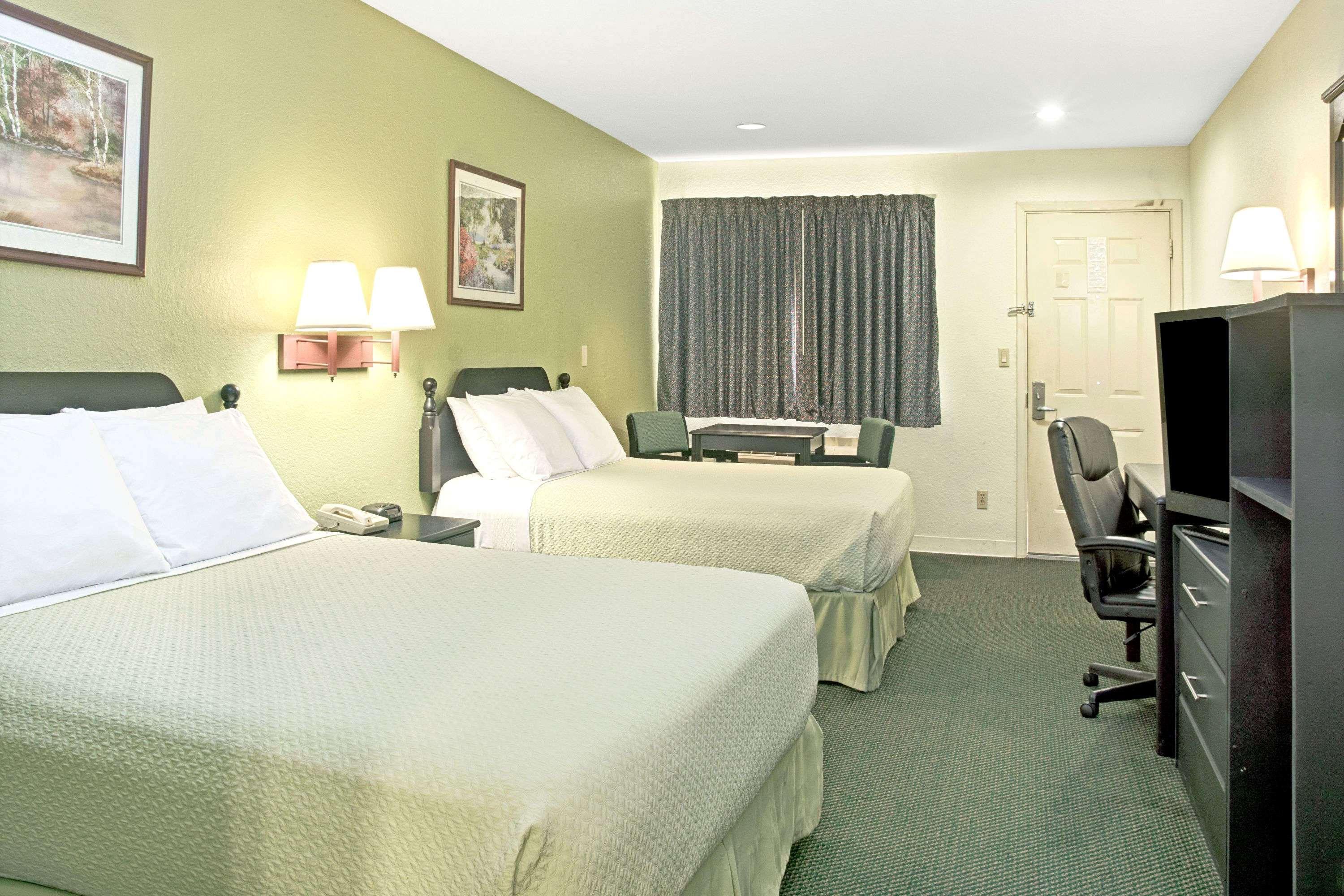 Days Inn By Wyndham El Campo Tx Bagian luar foto