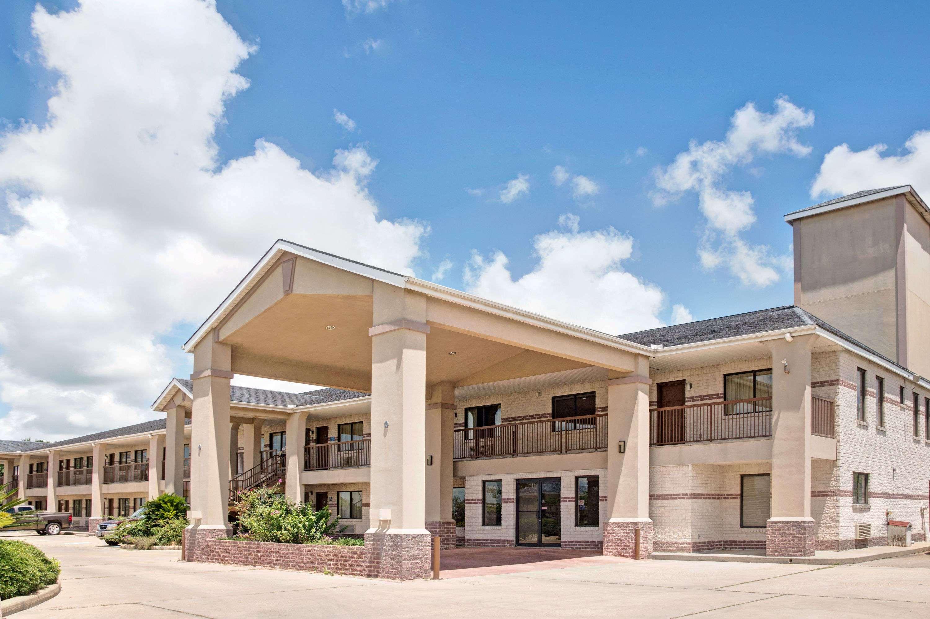 Days Inn By Wyndham El Campo Tx Bagian luar foto