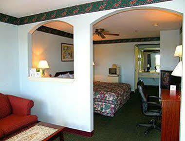 Days Inn By Wyndham El Campo Tx Bagian luar foto